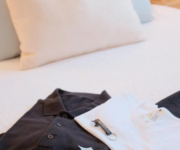 Downtown Terrace - 2 Bedroom In Graca With Private & Sunny Terrace!