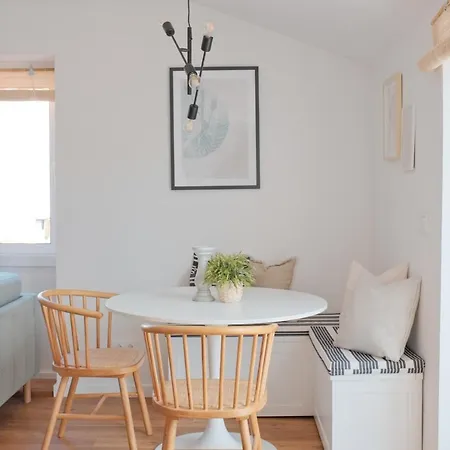 Downtown Terrace - 2 Bedroom In Graca With Private & Sunny Terrace! Apartment