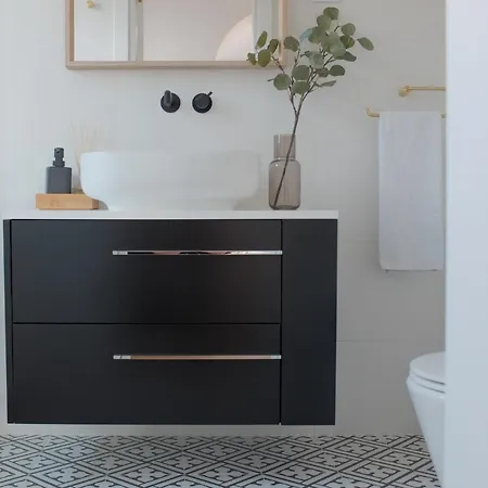 Downtown Terrace - 2 Bedroom In Graca With Private & Sunny Terrace!