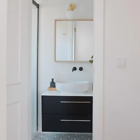 Downtown Terrace - 2 Bedroom In Graca With Private & Sunny Terrace! Apartment *