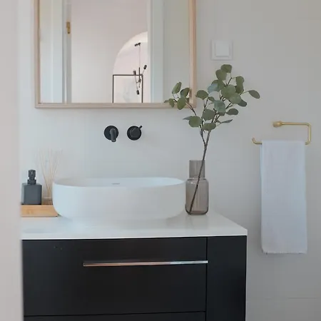 Downtown Terrace - 2 Bedroom In Graca With Private & Sunny Terrace! Apartment *