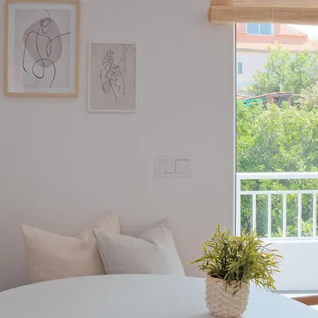 Downtown Terrace - 2 Bedroom In Graca With Private & Sunny Terrace! Apartment