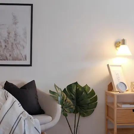 Downtown Terrace - 2 Bedroom In Graca With Private & Sunny Terrace!