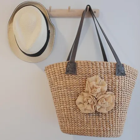 Апартаменты Downtown Terrace - 2 Bedroom In Graca With Private & Sunny Terrace! Лиссабон