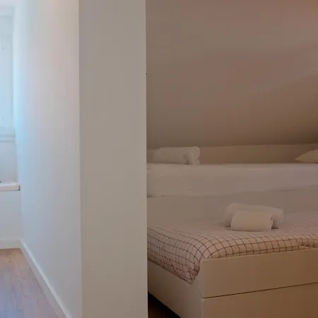 Downtown Terrace - 2 Bedroom In Graça With Private&sunny Terrace! *